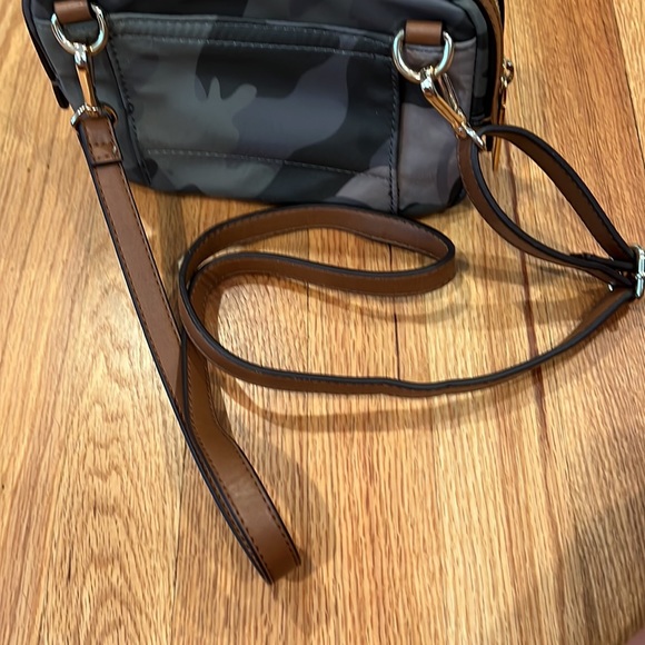 Tommy HILFIGER crossbody/belt bag EUC - Picture 13 of 14